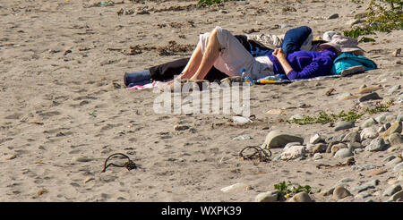 Castlehaven, West Cork, Irland, 17. September 2019. Mit Temperaturen bis zu 18 Grad und strahlend blauer Himmel den späten Sommer können noch einige Strand Entspannung. Kredit aphperspective/Alamy leben Nachrichten Stockfoto