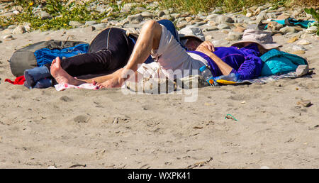 Castlehaven, West Cork, Irland, 17. September 2019. Mit Temperaturen bis zu 18 Grad und strahlend blauer Himmel den späten Sommer können noch einige Strand Entspannung. Kredit aphperspective/Alamy leben Nachrichten Stockfoto