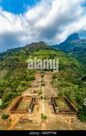 Wat Phou ist ein Relikt aus der Khmer Tempelanlage im Süden von Laos. Wat Phou liegt am Fuße des Berges Phou Kao, der Provinz Champasak, in der Nähe des Mekong gelegen. Stockfoto