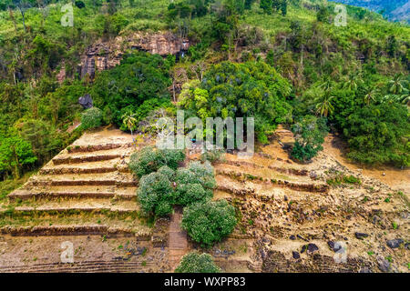 Wat Phou ist ein Relikt aus der Khmer Tempelanlage im Süden von Laos. Wat Phou liegt am Fuße des Berges Phou Kao, der Provinz Champasak, in der Nähe des Mekong gelegen. Stockfoto