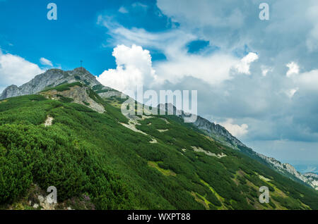 Giewont Peak, Tatra Mountains, Nationalpark, Polen. Es ist sichtbar von Zakopane, den beliebtesten Resorts in Polen. Stockfoto