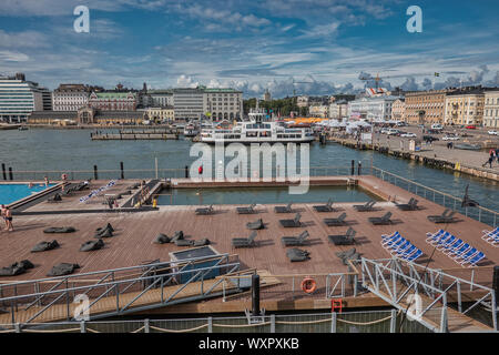 Hafen außerhalb des Pools in Helsinki, der Hauptstadt von Finnland Stockfoto