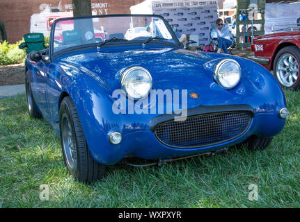 HICKORY, NC, USA-7 SEPT 2019: 1959 Austin-Healey Sprite Bugeye, blau. Ansicht von vorne Beifahrerseite. Stockfoto