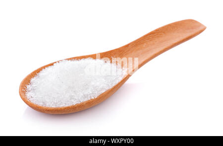 MonosodiumGlutamate (MSG oder E 621) in Löffel auf Weiß Stockfoto