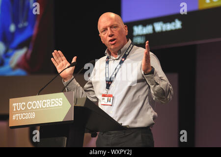 Mathew Rack der Feuerwehr Union gibt eine Rede an der TUC-Kongress in Brighton, 13. September 2019 Stockfoto