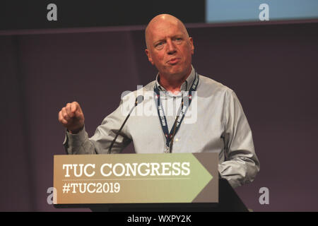 Mathew Rack der Feuerwehr Union gibt eine Rede an der TUC-Kongress in Brighton, 13. September 2019 Stockfoto