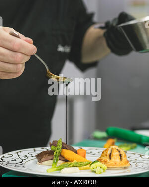 Letzte Hauch von Koch zu Souce, osmanische Küche Stockfoto