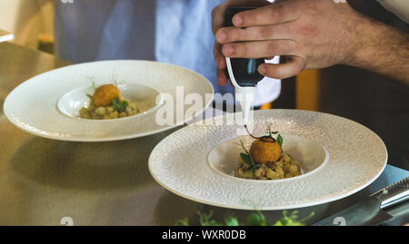 Letzte Hauch von Koch zu Souce, osmanische Küche Stockfoto