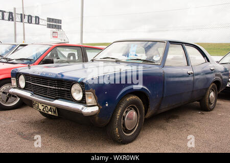 1973 Ford Cortina Markus 3 Tatty Familie Auto Stockfoto