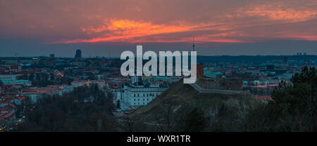 Ein Bild der Sonne über Vilnius, Litauen. Stockfoto