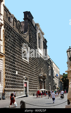 Kirche Gesù Nuovo, 16. Jahrhundert, ursprünglich 1470 Palace; katholisch; alte religiöse Gebäude; einzigartige Fassade, Mauerwerk ashloar Rauten, wiederholte Pa Stockfoto