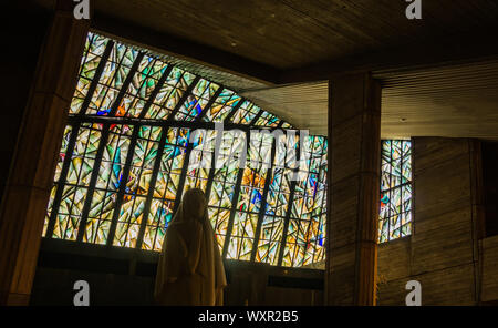 Ein Bild von der Glasmalerei in der Neunten Fort Museum, Litauen. Stockfoto