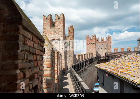 Stadtmauern in Gradara, Provinz Pesaro e Urbino, Marken, Italien Stockfoto