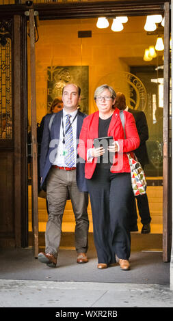 Westminster, London, UK, 17. Sep 2019. Joanna Cherry, QC, verlässt den Obersten Gerichtshof, der nach dem ersten Tag der Anhörungen. Credit: Imageplotter/Alamy leben Nachrichten Stockfoto