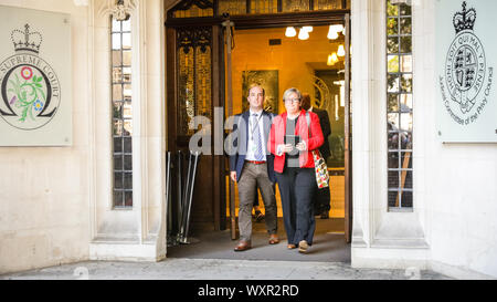 Westminster, London, UK, 17. Sep 2019. Joanna Cherry, QC, verlässt den Obersten Gerichtshof, der nach dem ersten Tag der Anhörungen. Credit: Imageplotter/Alamy leben Nachrichten Stockfoto