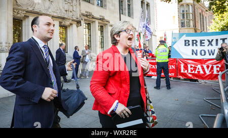 Westminster, London, UK, 17. Sep 2019. Joanna Cherry, QC, verlässt den Obersten Gerichtshof, der nach dem ersten Tag der Anhörungen. Credit: Imageplotter/Alamy leben Nachrichten Stockfoto