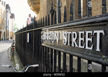 Straßennamen Zeichen für merton Street, eine Straße mit Kopfsteinpflaster in der Nähe College in Oxford in Merton, England Stockfoto