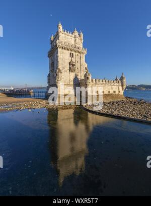 Turm von Belem in Lissabon bei Sonnenuntergang Stockfoto