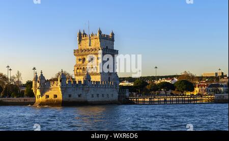 Turm von Belem in Lissabon bei Sonnenuntergang Stockfoto