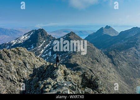 Der Süden Cuillin Ridge aus den gipfelgrat der Sgurr Alasdair im Cuillin Mountains, Isle of Skye, Schottland, Großbritannien Stockfoto