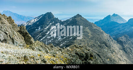 Der Süden Cuillin Ridge aus den gipfelgrat der Sgurr Alasdair im Cuillin Mountains, Isle of Skye, Schottland, Großbritannien Stockfoto