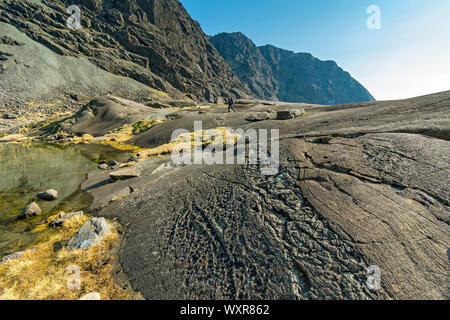 Die Klippen von Sron Na Ciche von Vergletscherten Felsen in Coire Lagan. Im Cuillin Mountains, Isle of Skye, Schottland, Großbritannien Stockfoto