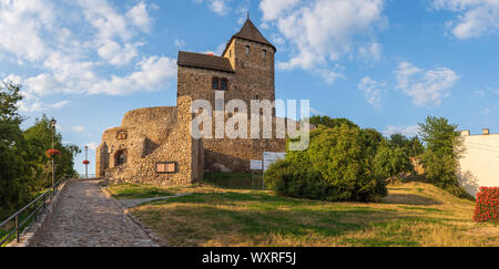 BEDZIN, Polen - 15. Juli 2019: Mittelalterliche Bedzin Schloss im südlichen Polen. Die steinerne Festung stammt aus dem 14. Jahrhundert. Europa Stockfoto