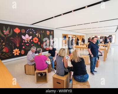 Cupertino, USA - 10. September 2018: Apple Store Unternehmen Campus im Silikon Valley, Endlosschleife ein, Hauptsitz Stockfoto