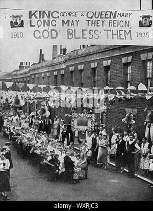 Straßenfest, Palace Road, im East End von London, 1935. Ein straßenfest das Silberne Jubiläum von König George V. zu feiern. Stockfoto