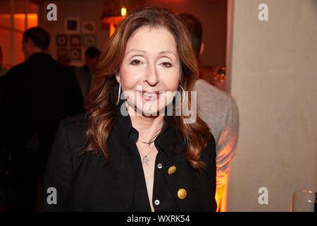 Hamburg, Deutschland. 17 Sep, 2019. Vicky Leandros, Sänger, während der Präsentation der neuen Konzept' Henry Pizza' in der Schweiger Restaurant "Barefood Deli' mag. Quelle: Georg Wendt/dpa/Alamy leben Nachrichten Stockfoto