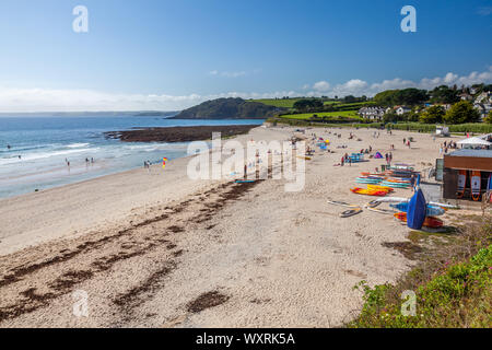 Mit Blick auf den goldenen Sandstrand von Gyllyngvase Beach Falmouth Cornwall UK Europa Stockfoto