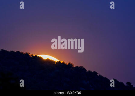 Ernte Vollmond über Rocky Mountains Rising; Freitag, 13.; Salida, Colorado, USA Stockfoto