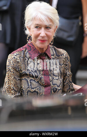 London, UK, 15. September 2019. Helen Mirren kommt für die Victoria Beckham zeigen, Frühling/Sommer 2020, London Fashion Week Stockfoto