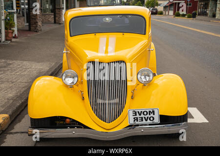USA, Washington State, Battle Ground. August 19, 2019. Classic Auto auf der Straße geparkt. Stockfoto