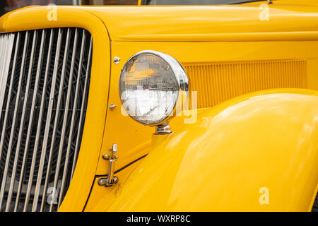 USA, Washington State, Battle Ground. August 19, 2019. Classic Auto auf der Straße geparkt. Stockfoto