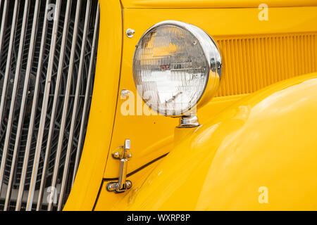 USA, Washington State, Battle Ground. August 19, 2019. Classic Auto auf der Straße geparkt. Stockfoto