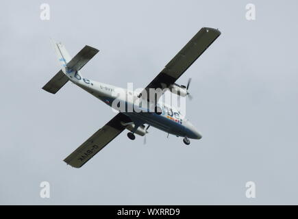 G-BVVK, eine de Havilland Canada DHC -6-300 Twin Otter in den Farben der Flybe, am Internationalen Flughafen Prestwick, Ayrshire. Stockfoto