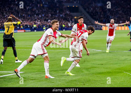 AMSTERDAM, 17-09-2019 JohanCruyff Arena, Champions League Fußball Saison 2019 / 2020. Nico Tagliafico Kerben 3-0 während des Spiels Ajax-Lille. Stockfoto