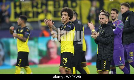 Dortmund, Deutschland. 17 Sep, 2019. firo: 17.09.2019 Fußball, 2019/2020 Champions League BVB Borussia Dortmund - FC Barcelona Geste, La Ola mit Axel Witsel | Verwendung der weltweiten Kredit: dpa/Alamy leben Nachrichten Stockfoto