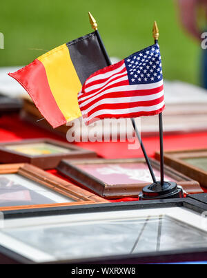 Moline, Iowa, USA. 15 Sep, 2019. Ein belgischer Flagge und eine amerikanische Flagge auf dem Display während der 7. jährlichen Belgischen Fest am Stephens Park Sonntag, 15. September 2019, in Moline. Credit: Meg Mclaughlin/Mmclaughlin@Qconl/Viererkabel - Zeiten/ZUMA Draht/Alamy leben Nachrichten Stockfoto
