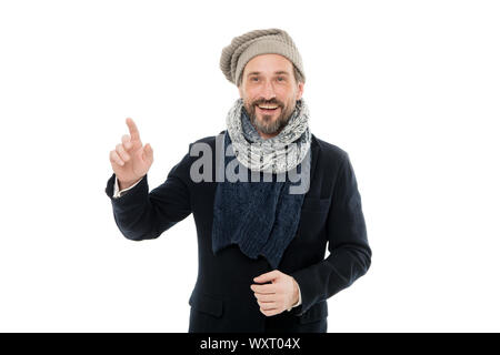 Machen Sie sich bereit für frostige Tage. Reifen fashion model genießen Sie bei kaltem Wetter. Bärtiger Mann accessorizing Outfit mit Schal. Winter Schrank für modische Mann. Winter Outfit. Gefühl gemütlich. Der Winter kommt. Stockfoto