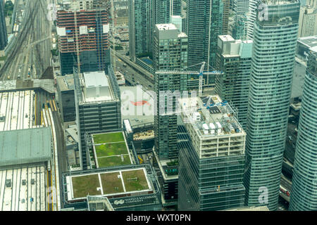 Blick auf Toronto von der Aussichtsplattform des CN Tower, Fernsehturm, und Aussichtsturm, Ontario, Kanada, Nordamerika. Stockfoto