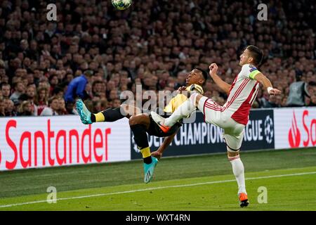 Amsterdam, Niederlande. 17. September 2019. Gabriel und Dusan Tadic (Ajax) während der UEFA Champions League 2019-20 Gruppe H Spiel zwischen Ajax-Lille am 17. September 2019 in Amsterdam, Niederlande. Credit: Sander Chamid/SCS/LBA/Alamy leben Nachrichten Stockfoto