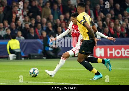 Amsterdam, Niederlande. 17. September 2019. 17-09-2019 FUSSBALL: CHAMPIONS LEAGUE: AJAX-LILLE: Amsterdam Edson Alvarez (Ajax) Ergebnisse 2-0 für Ajax während der UEFA Champions League 2019-20 Gruppe H Spiel zwischen Ajax-Lille am 17. September 2019 in Amsterdam, Niederlande. Credit: Sander Chamid/SCS/LBA/Alamy leben Nachrichten Stockfoto