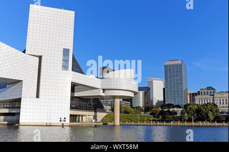 Die nordküste Hafen aus Lake Erie mit einem Teil der Innenstadt von Cleveland, Ohio Skyline am späten Sommer Tag. Stockfoto