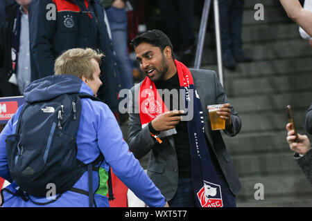 September 17, 2019: Amsterdam, Niederlande, 17. SEPTEMBER 2019: Ajax Fans im ersten Spiel der UEFA Champions League 2019/20 Gruppe Runde zwischen AFC Ajax (Niederlande) und OSC Lille (Frankreich) an Johan Cruijff ArenA. Credit: Federico Guerra Maranesi/ZUMA Draht/Alamy leben Nachrichten Stockfoto