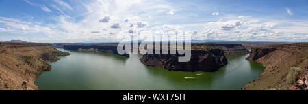 Schöne Sicht auf die Bucht Palisades State Park während einer bewölkt und sonnig Sommertag. In Oregon, Vereinigte Staaten von Amerika übernommen. Stockfoto