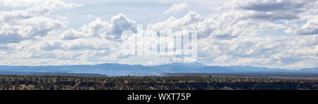 Schöne Sicht auf die Bucht Palisades State Park während einer bewölkt und sonnig Sommertag. In Oregon, Vereinigte Staaten von Amerika übernommen. Stockfoto