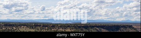 Schöne Sicht auf die Bucht Palisades State Park während einer bewölkt und sonnig Sommertag. In Oregon, Vereinigte Staaten von Amerika übernommen. Stockfoto