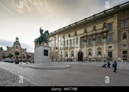 Stockholm, Schweden. September 2019. Ein Blick auf die Karl XIV Johan's Statue vor dem königlichen Palast. Charles XIV John oder Carl Johannes, (Schwedisch und Stockfoto